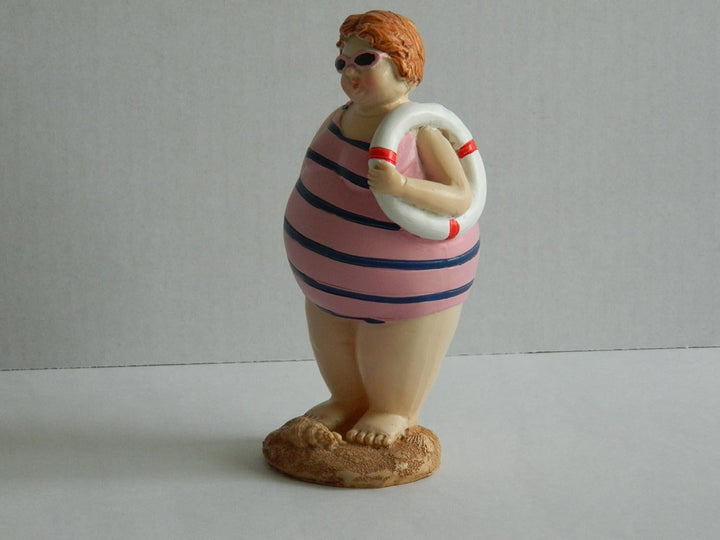 Figuren Dicke Frauen im Badeanzug