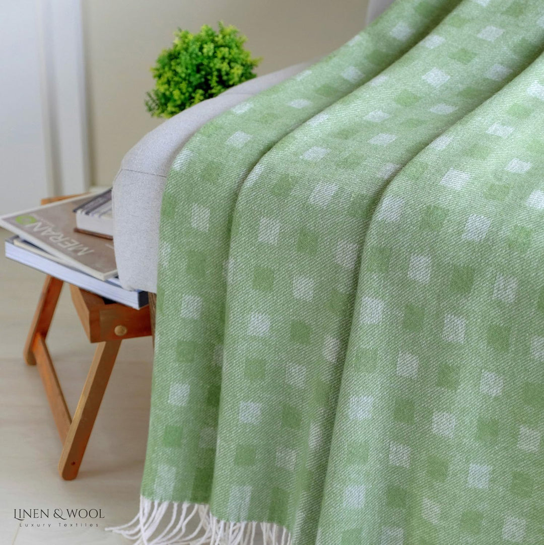 Linen & Cotton Warme Decke Wolldecke Merino Wohndecke Kuscheldecke Emma mit Karomuster - 100% Weiche