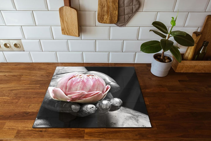 Lotus in einer Hand eines Buddhas Herdabdeckplatte & Spritzschutz aus Echtglas | Für Herd-Kochfelder