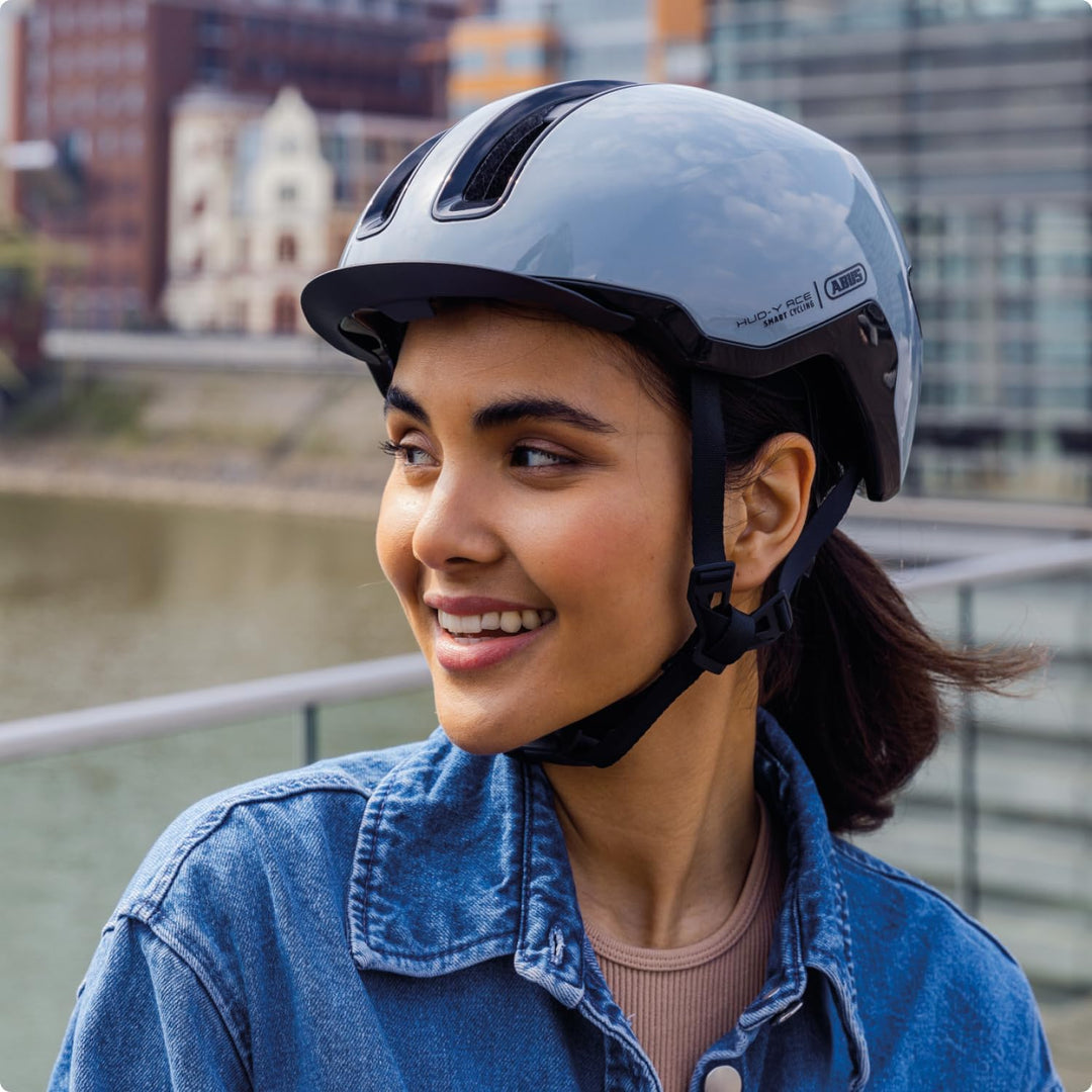 ABUS Urban Helm HUD-Y - mit magnetischem, aufladbarem LED-Rücklicht &amp; Magnetverschluss - cooler Fahr