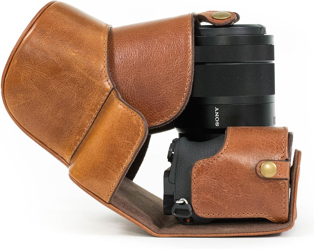 MegaGear Sony Alpha A6500 (up to 16-70mm Lens) Ever Ready Echtleder Kamera-Case mit Trageriemen und