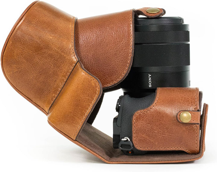 MegaGear Sony Alpha A6500 (up to 16-70mm Lens) Ever Ready Echtleder Kamera-Case mit Trageriemen und