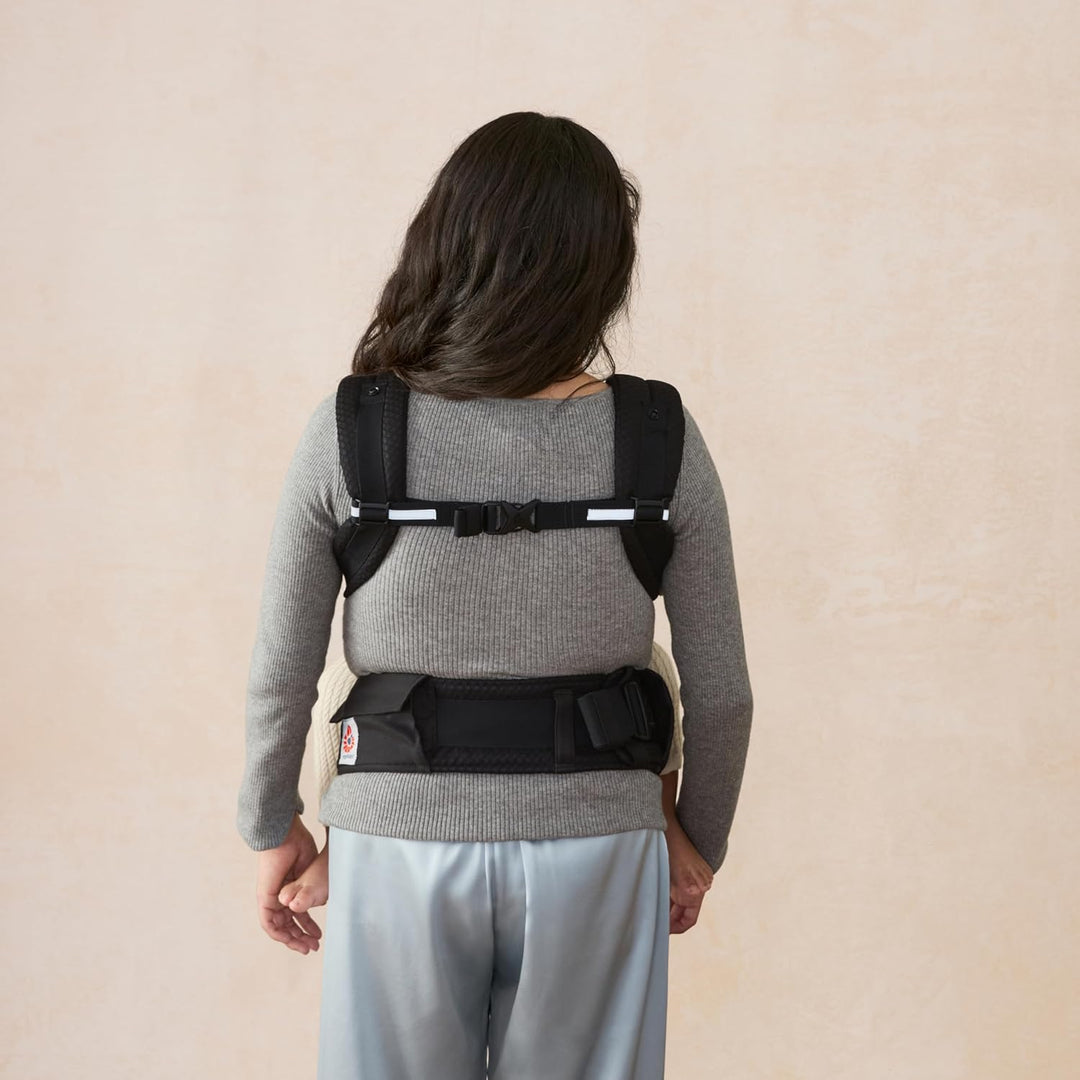 Ergobaby Alta Hip Seat Babytrage mit Babyhüftsitz für Babys und Kleinkinder ab 4 Monaten (5,5 kg - 2