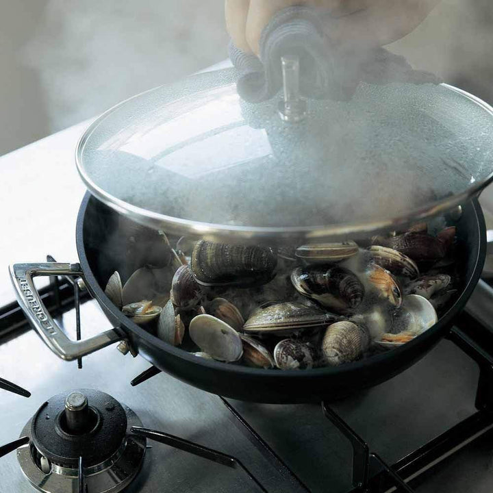 Le Creuset Aluminium-Antihaft Profipfanne mit Deckel, Ø 26 cm, Für alle Herdarten inkl. Induktion ge
