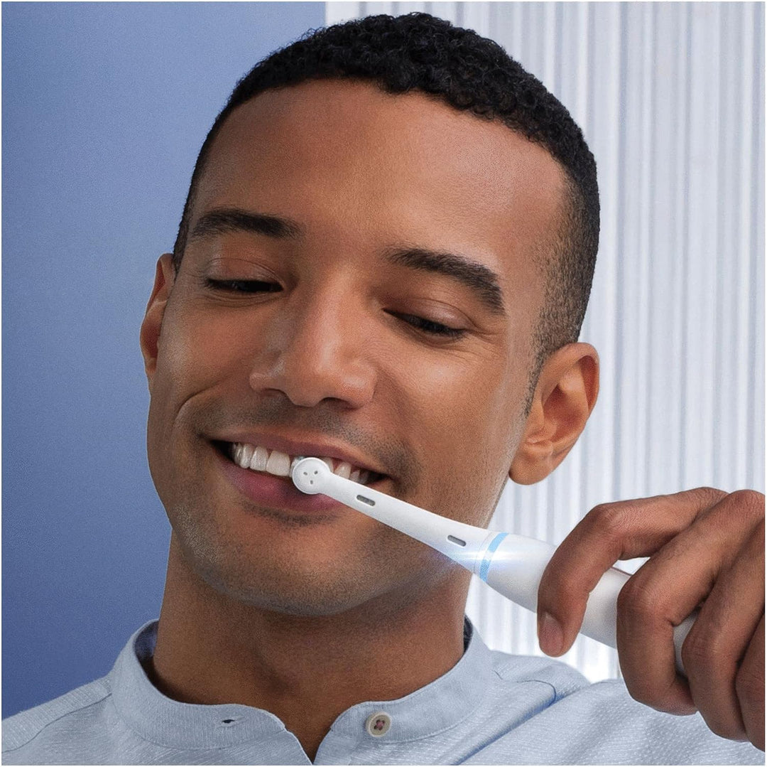 Oral-B iO 7N Elektrische Zahnbürste, weiss, mit Bluetooth, 2 Aufsteckbürsten, 1 Reiseetui, Weiss