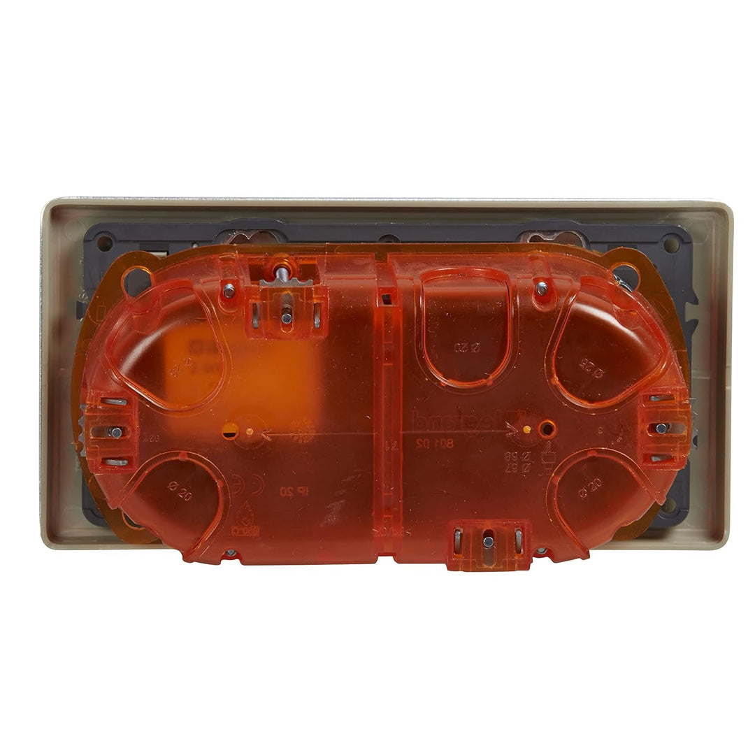 Legrand 200139 Céliane Kit Dual USB mit Erde Hauptventil/flexiblem Zwei Pole, 230 V, aluminium, Alum