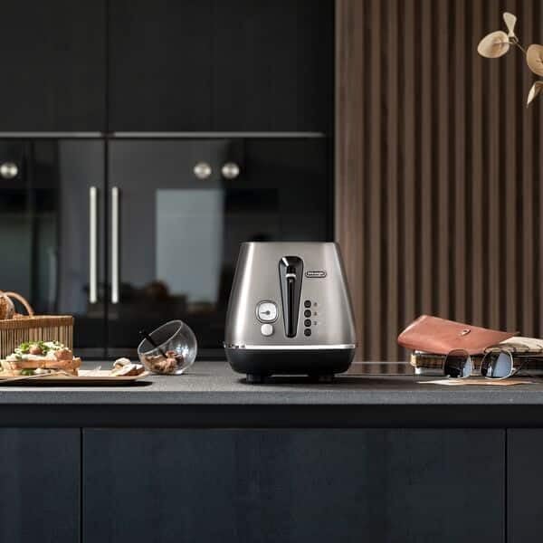 De'Longhi CTIN2103.TB Distinta Titanium Toaster, 6 Röststufen, Brötchenaufsatz, modernes Titan-Finis