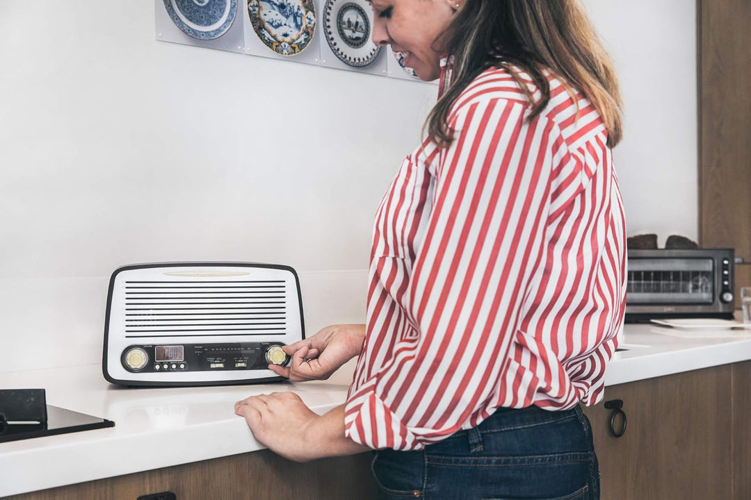 Lenco Retro-Radio SR-02 Vintage Stereo mit UKW Tuner, LCD-Display und Weckfunktion (Holzgehäuse, AUX