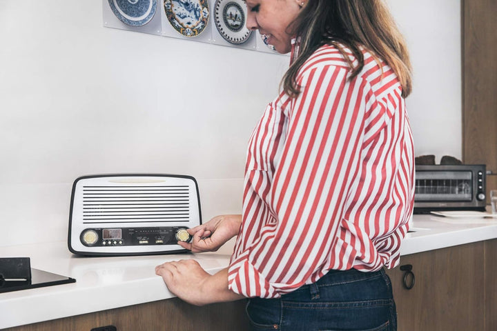 Lenco Retro-Radio SR-02 Vintage Stereo mit UKW Tuner, LCD-Display und Weckfunktion (Holzgehäuse, AUX