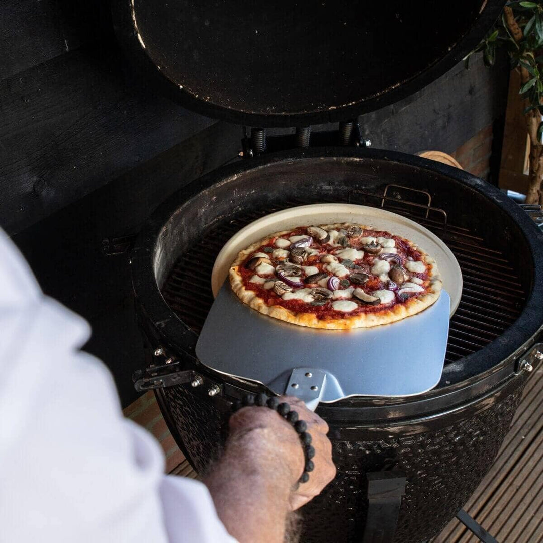 Boska Pizzastein Deluxe L/Für Backofen und Grill/Pizzen in Steinofenqualität/Schöner erhöhter Rand/C