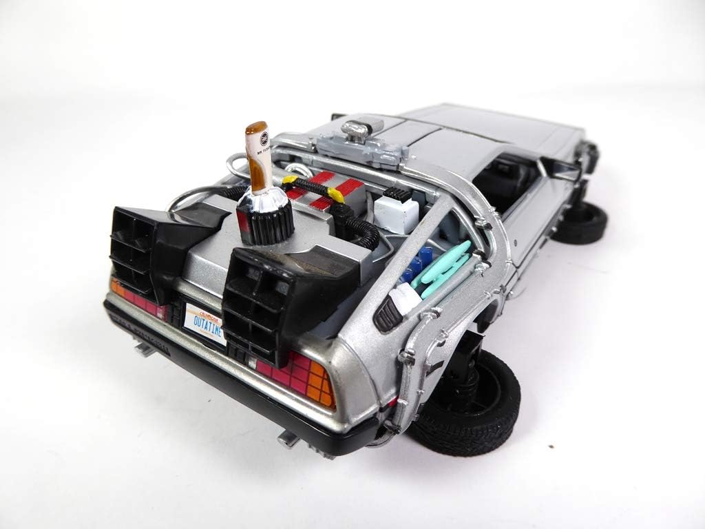 OPO 10 - Fliegendes Delorean-Auto (mit fliegenden Rädern) aus dem Film Back to The Future II - Masss