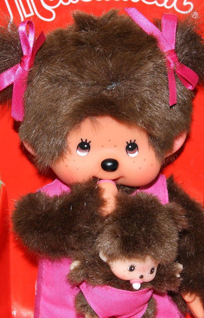 Sekiguchi 236200 - Original Monchhichi Mutter mit Baby, Plüschfigur mit pinkem Kleid und Schleife im