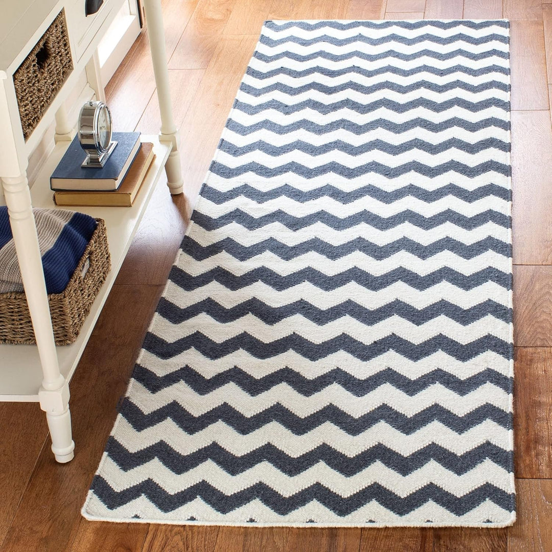 SAFAVIEH Zeitgenössische Teppich für Wohnzimmer, Esszimmer, Schlafzimmer - Dhurrie Collection, Kurze