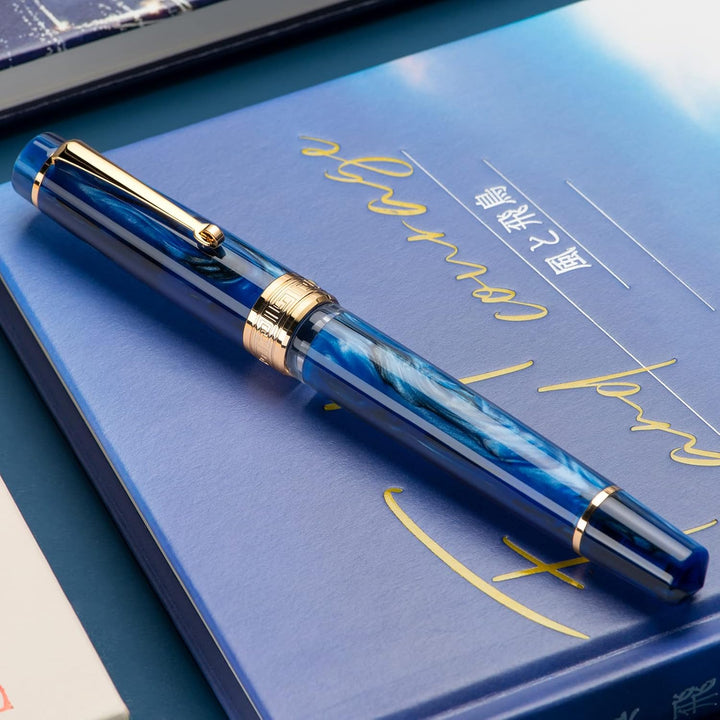 Asvine P20 Kolbenfüllhalter Galaxy Blue Resin, Iridium Medium Nib Gold Trim Smooth Writer Collection