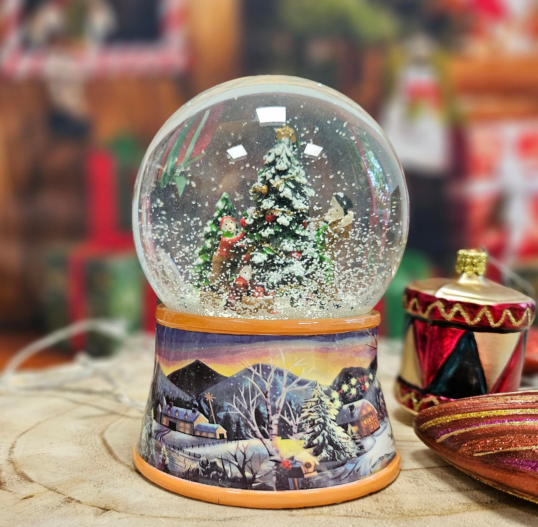 Schneekugel Christbaum schmücken | Sockel nostalgische Winterlandschaft Ocker | mit Spieluhr | Schüt