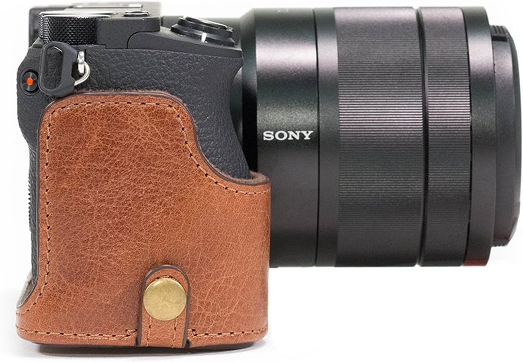 MegaGear Sony Alpha A6500 (up to 16-70mm Lens) Ever Ready Echtleder Kamera-Case mit Trageriemen und