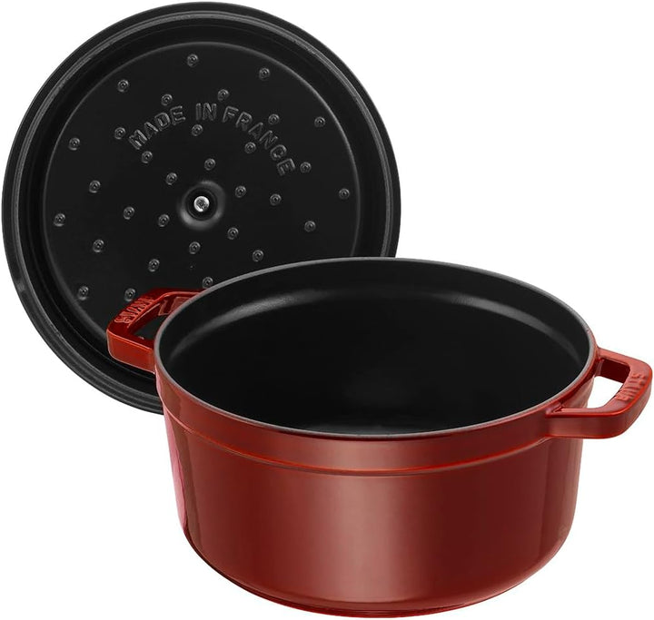 Staub 1101887 Cocotte, 18 cm rund, Bräter aus Gusseisen, grenadine