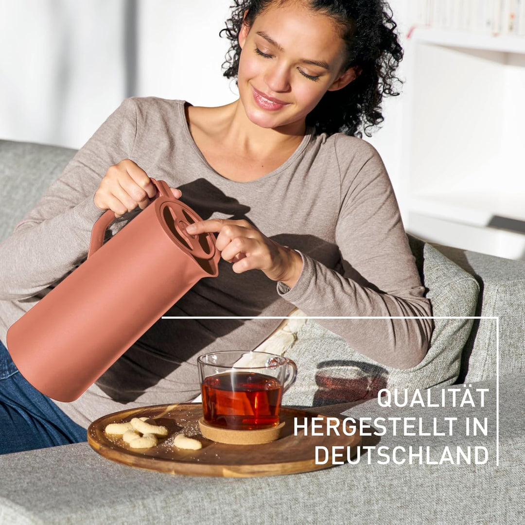 Emsa N41709 Motiva Isolierkanne | 1 Liter | Quick-Press-Verschluss | 12h heiss, 24h kalt | Glaskolbe