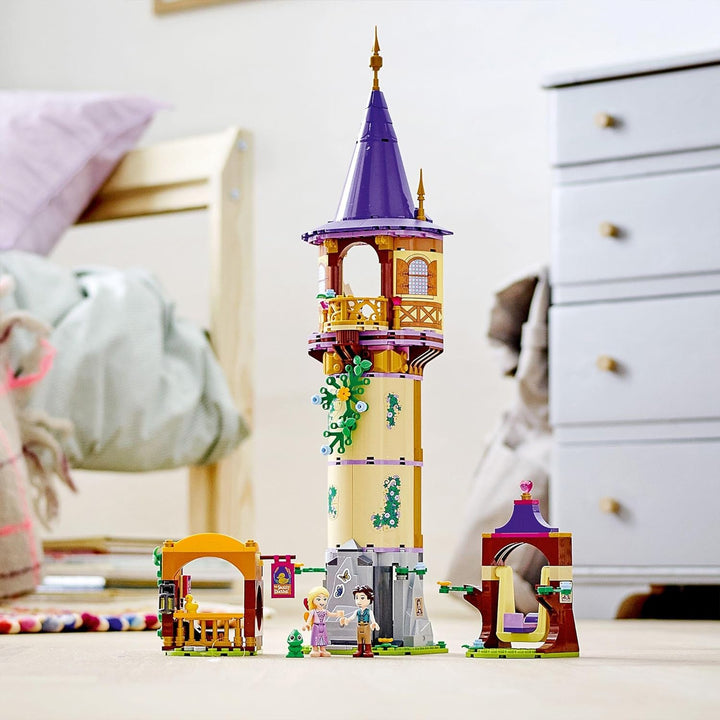 LEGO 43187 Disney Princess Rapunzels Turm Set mit 2 Mini-Puppen aus dem Film „Rapunzel – Neu verföhn