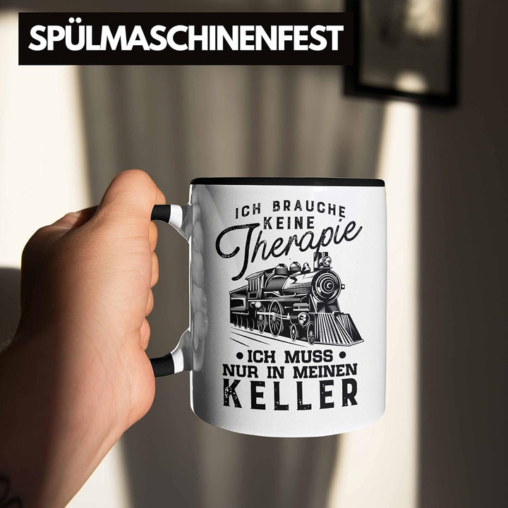 Trendation - Modelleisenbahn Tasse Geschenk für Eisenbahner Spruch Ich Muss In Meinen Keller (Schwar