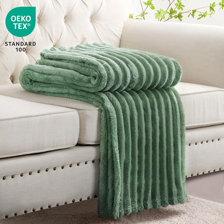 RUIKASI Kuscheldecke Flauschig Decke Grün - 130x150cm Fleecedecke Sofadecke Couchdecke für Wohnzimme