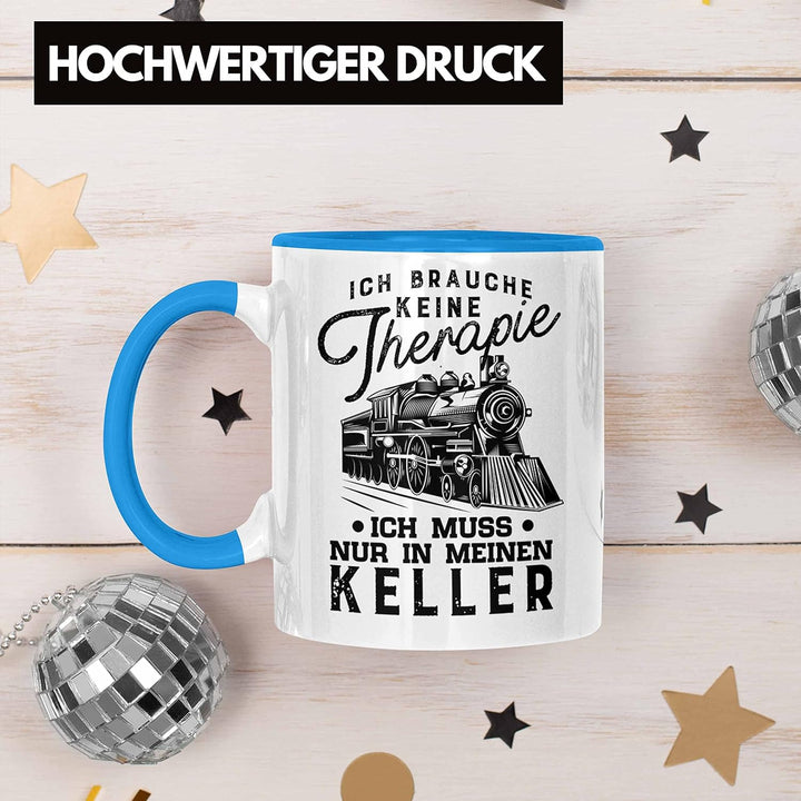 Trendation - Modelleisenbahn Tasse Geschenk für Eisenbahner Spruch Ich Muss In Meinen Keller (Blau),