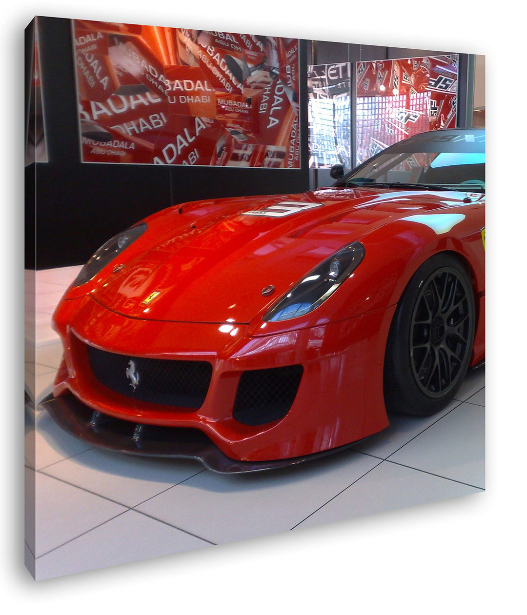 deyoli Roter Ferrari in Einer Ausstellung Format: 70x70 als Leinwandbild, Motiv fertig gerahmt auf E