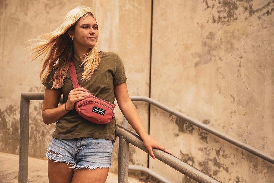 Dakine Hip Pack, Hüfttasche mit 2 Fächern mit Reissverschluss, Sonnenbrillenfach - Gürteltasche in E