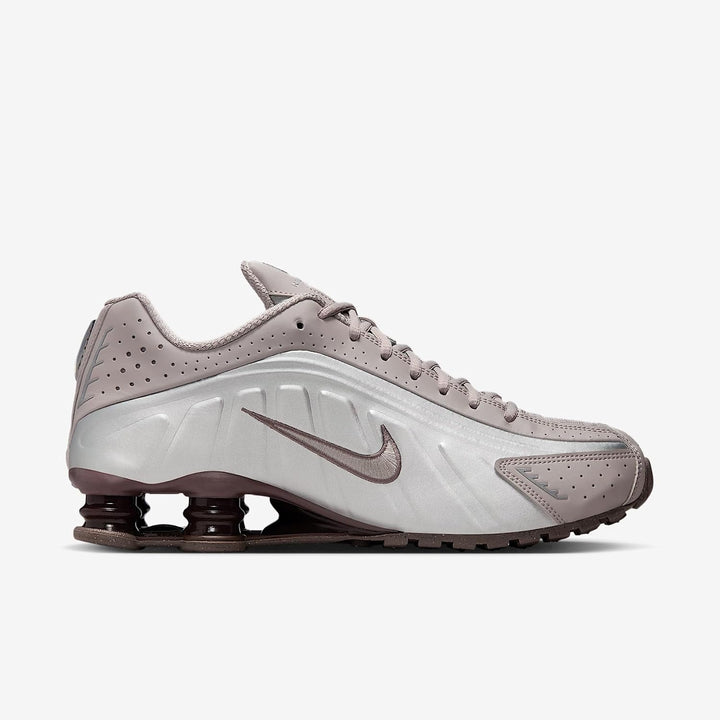 Nike Damen Shox R4Sneaker 36.5 EU Cave Stone Cave Stone College Grey, 36.5 EU Cave Stone Cave Stone