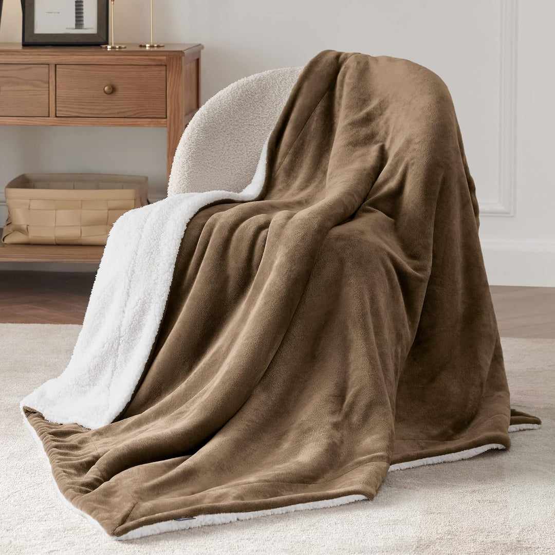 BEDSURE Decke Sofa Kuscheldecke Kamel - warm Sherpa Sofaüberwurf Decke, Dicke Sofadecke Couchdecke,