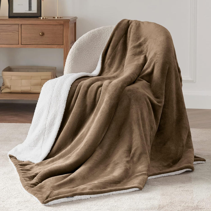 BEDSURE Decke Sofa Kuscheldecke Kamel - warm Sherpa Sofaüberwurf Decke, Dicke Sofadecke Couchdecke,