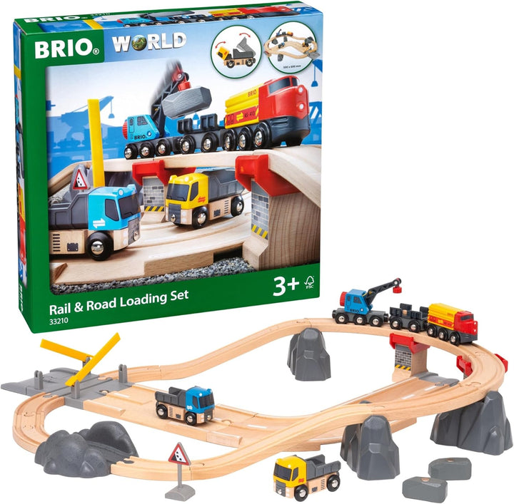 BRIO World 33210 Strassen & Schienen Steinverlade Set - Inklusive Frachtlok mit Kranwagen, Zwei LKWs