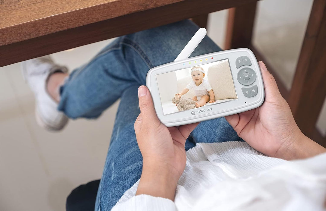 Motorola Baby Ease 34 - Babyphone mit Kamera – 4,3 Zoll Video Baby Monitor HD Display - Nachtsicht,