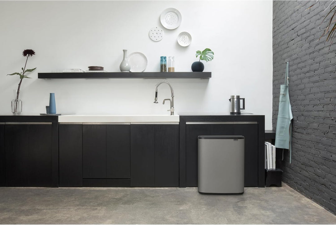 Brabantia 223129 Bo Touch Abfalleimer, mit 1 x 60-Liter-Inneneimer (Mineralbeton-Grau), Abfall- / Re