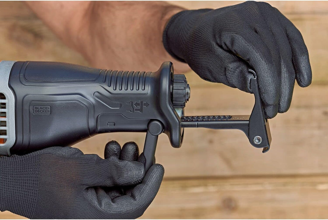 Black+Decker 750 W Säbelsäge BES301 (20 mm Hublänge, Universalsäge mit beweglichen Sägeschuh & Astkl