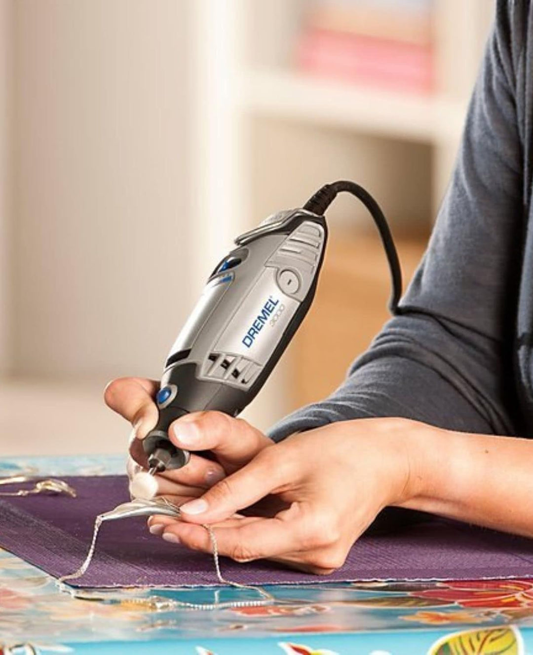 Dremel 3000 Multifunktionswerkzeug 130W, Set mit 5 Zubehörteilen, Variable Drehzal 10.000-33.000 U/m