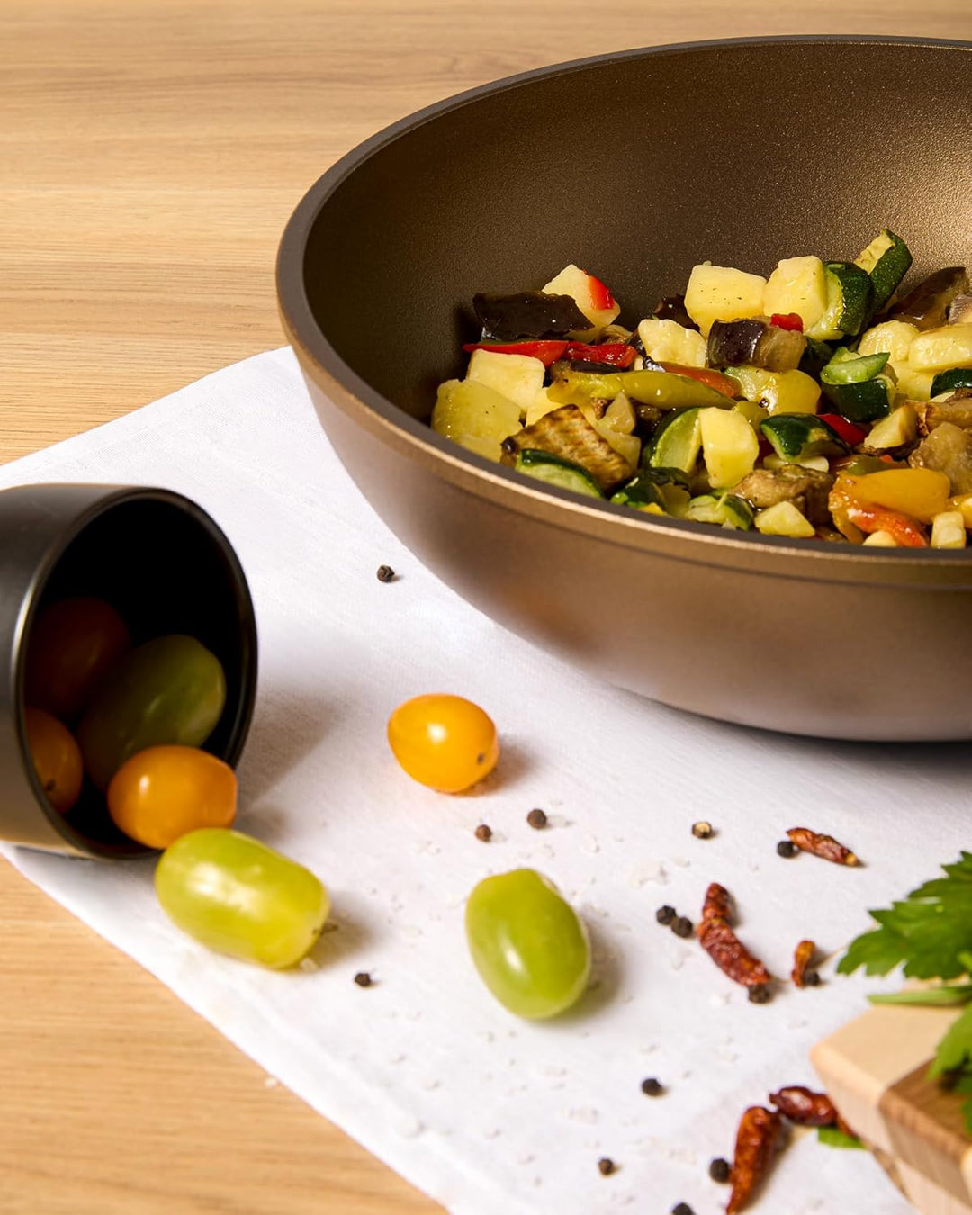 Luchetti Wok mit Antihaftbeschichtung für Induktion, 24 cm, aus Aluminium mit abnehmbarem Griff für
