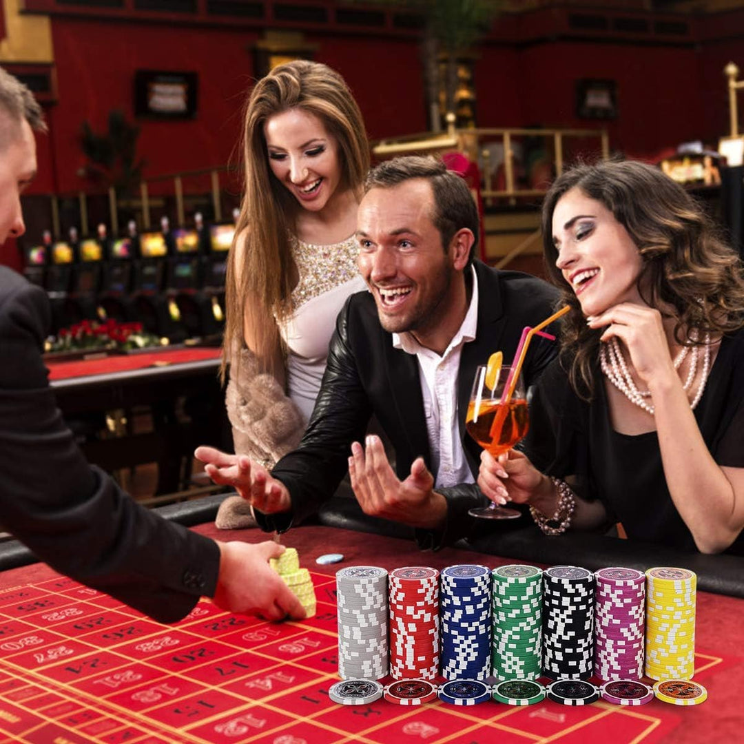 RELAX4LIFE Pokerset Pokerkoffer mit 300 Poker Chips, 2 Kartendecks, Händler & 5 Würfel, Kartenspiel