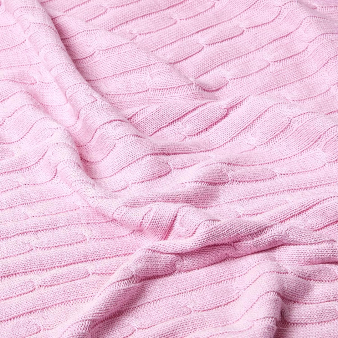Homescapes gestrickte Tagesdecke, rosa Wohndecke 130 x 170 cm aus 100% Baumwolle mit Zopfmuster, ide