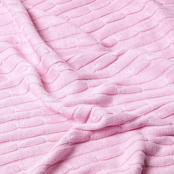 Homescapes gestrickte Tagesdecke, rosa Wohndecke 130 x 170 cm aus 100% Baumwolle mit Zopfmuster, ide