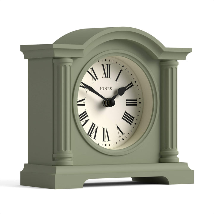 JONES CLOCKS® Kensington Kaminuhr | Klassische Uhr mit gewölbtem Oberteil | Salbeigrün | Stilvoll &