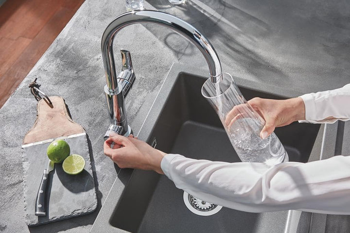 GROHE Blue Pure BauCurve - Einhand-Spültischbatterie mit Filterfunktion (Schwenkbereich 150°, Einloc