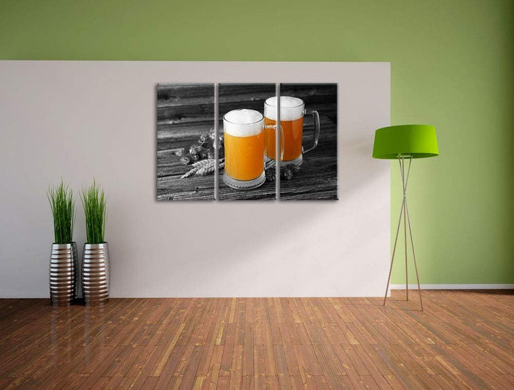 Zwei Biergläser Hefeweizen mit Hopfen auf Holztisch schwarz/weiss 3-Teiler Leinwandbild 120x80 Bild