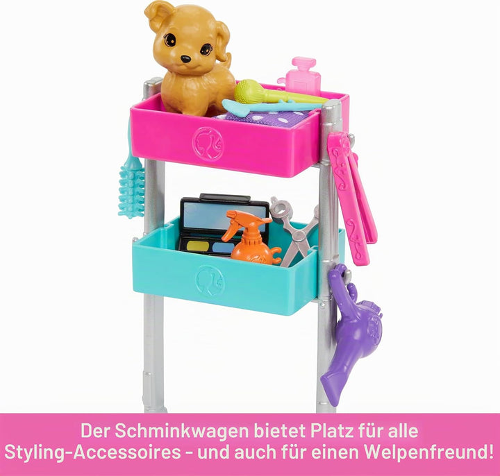 Barbie On Set Malibu Puppe und Zubehör - Frisierwagen, Haar- und Make-up-Accessoires, Schürze, Hündc