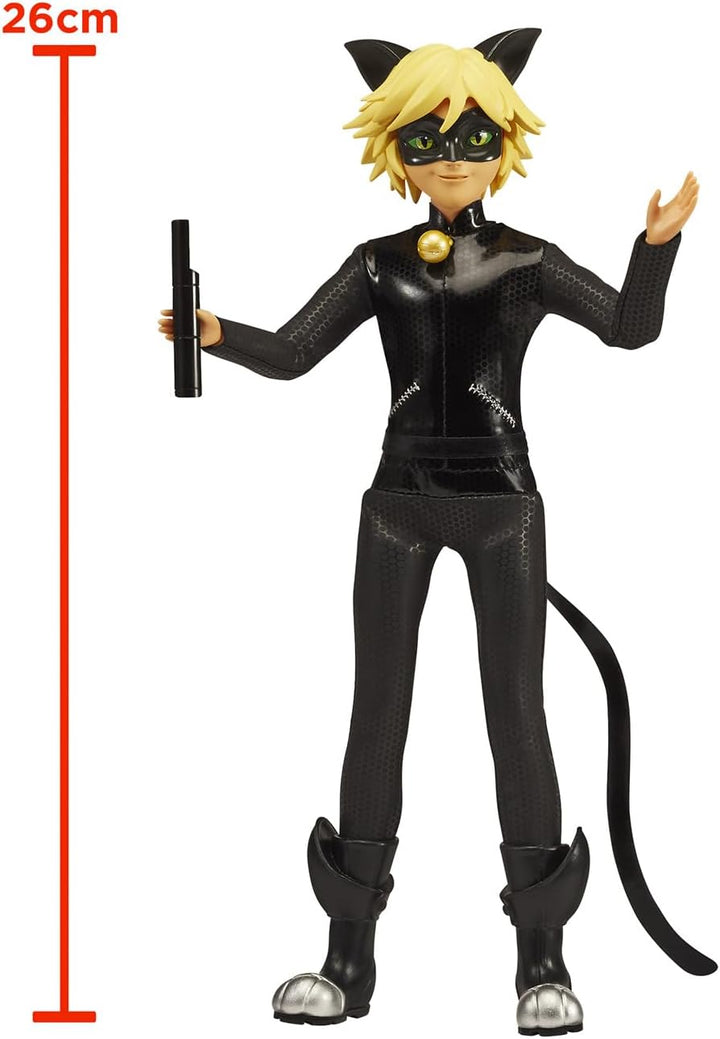 Bandai – Miraculous Ladybug – Mannequin Puppe 26 cm – Cat Noir – Offizielle Miraculous Lizenz – Gele