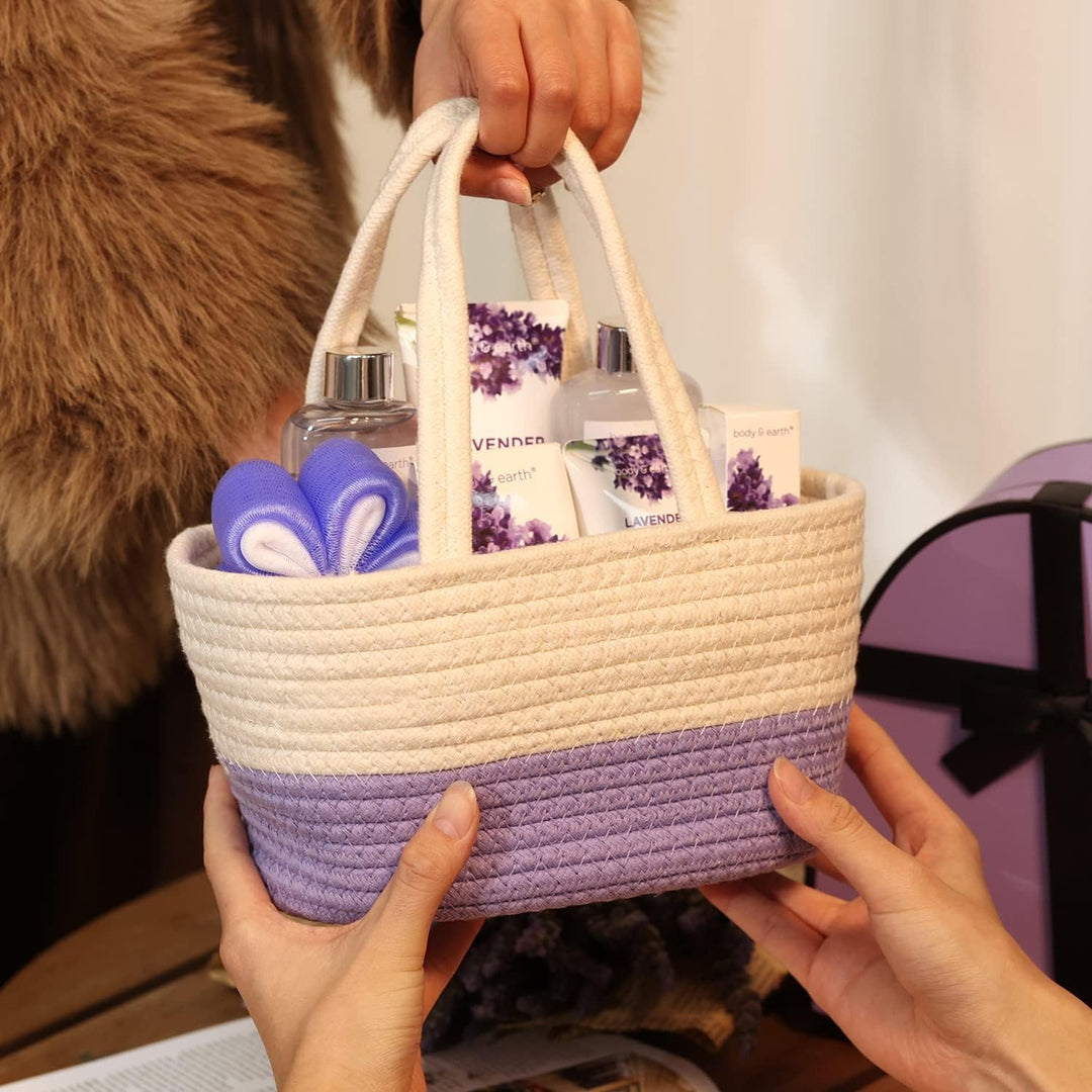 BODY & EARTH Geschenkset für Frauen - 11 tlg. Badeset Geschenke mit Lavendel Duft Produkte, Geschenk