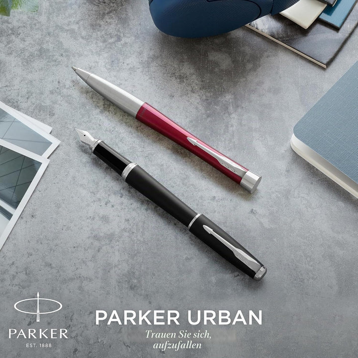Parker Urban Füller | Muted Black mit Goldzierteilen | Füllfederhalter mit feiner Feder und blauer T