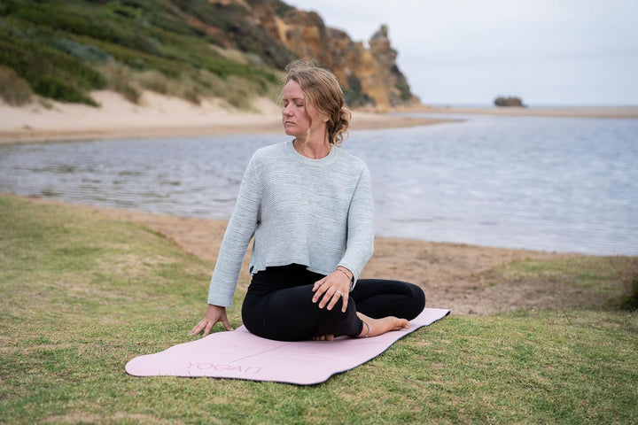 YOGATI Yogamatte rutschfest Schadstofffrei, mit Tragegurt. Yoga Matte mit Ausrichtungslinien. Ideal