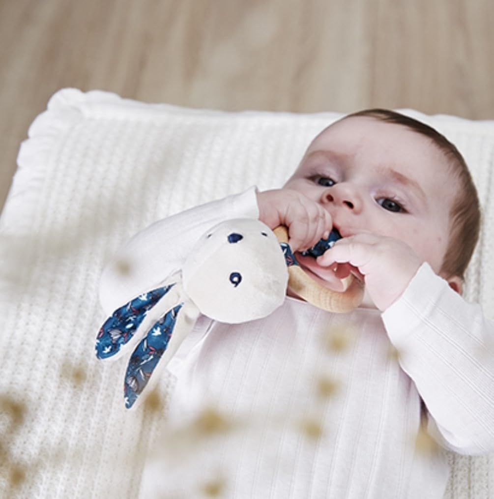 Kaloo - K'Doux - Baby-Beissring - Ring aus FSC-Holz - Plüschhase mit Glöckchen - Fördert die Entwick