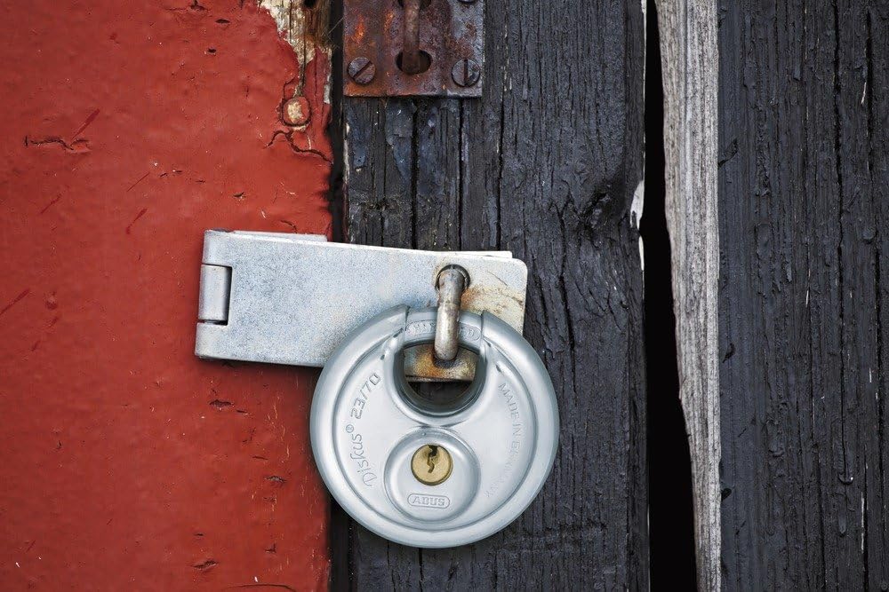 ABUS Diskus Vorhängeschloss 23/70 - wetterfest für den Garten - mit Diskus-Schweisstechnologie für b